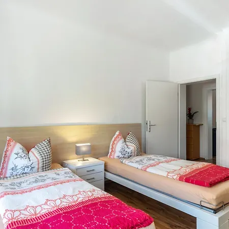 Apartment Am Straussee *